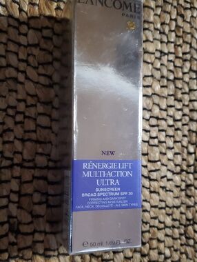 Lancôme Rénergie Lift Multi-Action Ultra Sunscreen - Silver & Purple